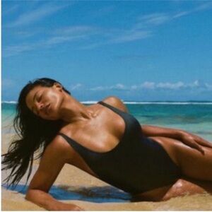 SKIMS 🖤 Scoop Neck One Piece Swimsuit Onyx XL NWT